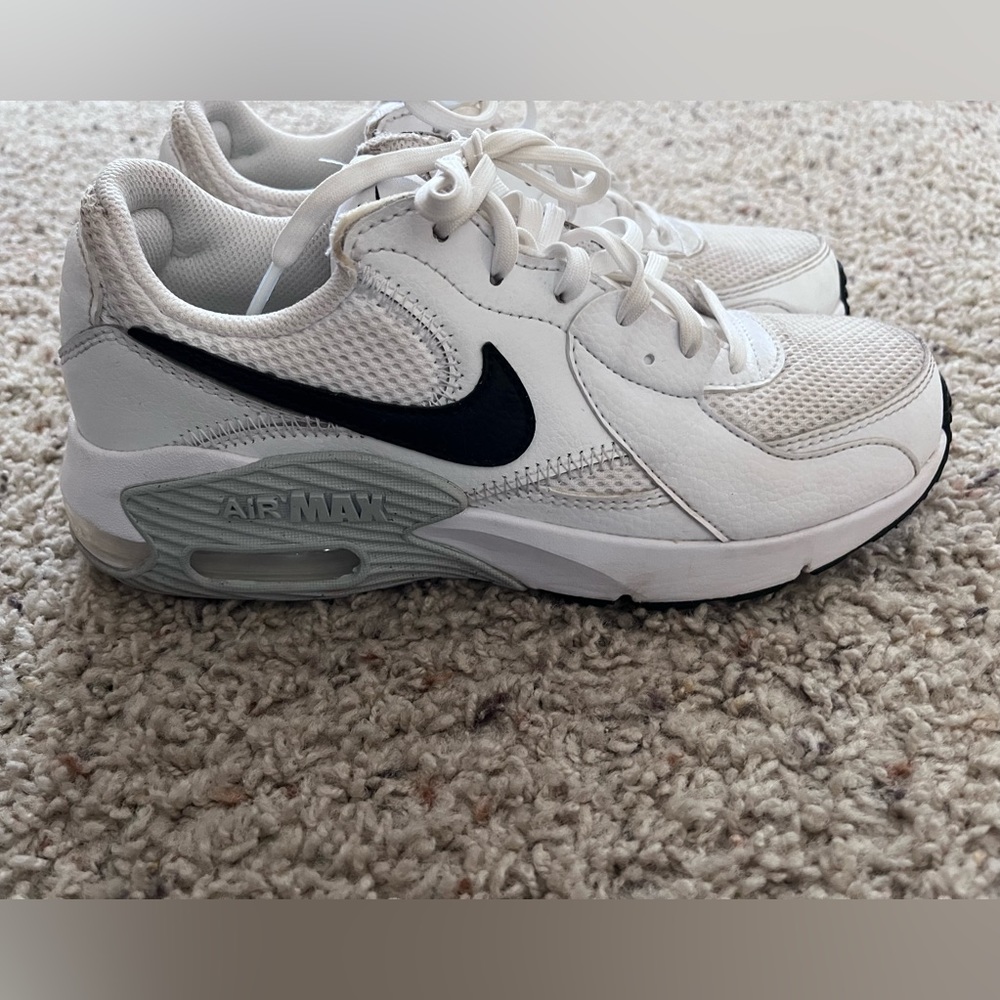 Women’s Nike Air Max size 7.5